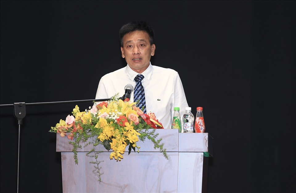 Ủy viên ban chấp hành, đại diện Liên đoàn bóng đá Việt Nam  (VFF) ông Võ Minh Trí phát biểu tại buổi lễ. Ảnh: D.P