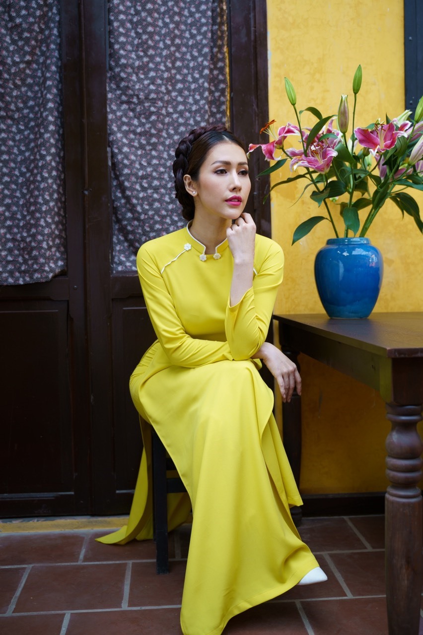 “Nàng thơ” được NTK Lê Nguyễn An Nhiên “chọn mặt gửi vàng” cho BST áo dài lần này không ai khác đó chính là Hoa hậu Phụ nữ Việt Nam qua ảnh 2012 - Phan Thu Quyên.
