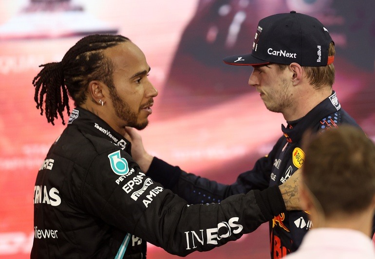 Lewis Hamilton và Verstappen vẫn được đánh giá là ứng viên hàng đầu cho chức vô địch mùa giải 2022. Ảnh: Formula1
