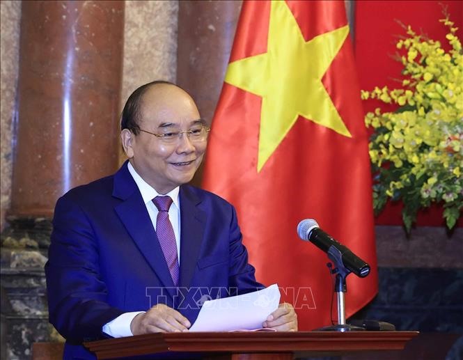 Chủ tịch nước Nguyễn Xuân Phúc phát biểu, giao nhiệm vụ cho các đại sứ, trưởng cơ quan đại diện Việt Nam tại nước ngoài.