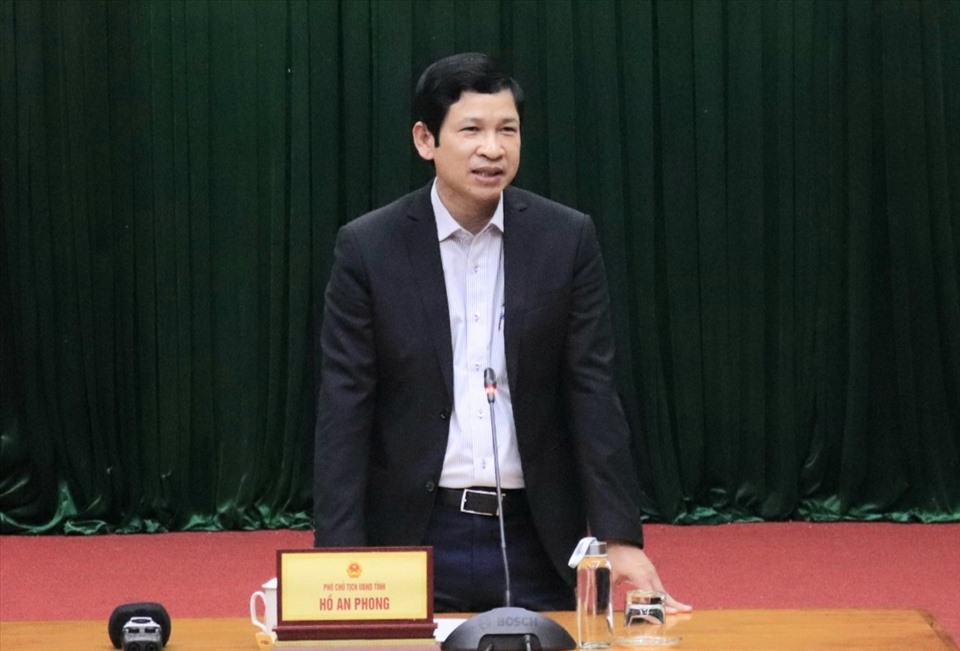 Phó Chủ tịch UBND tỉnh Quảng Bình Hồ An Phong phát biểu tại buổi họp báo. Ảnh: H.L