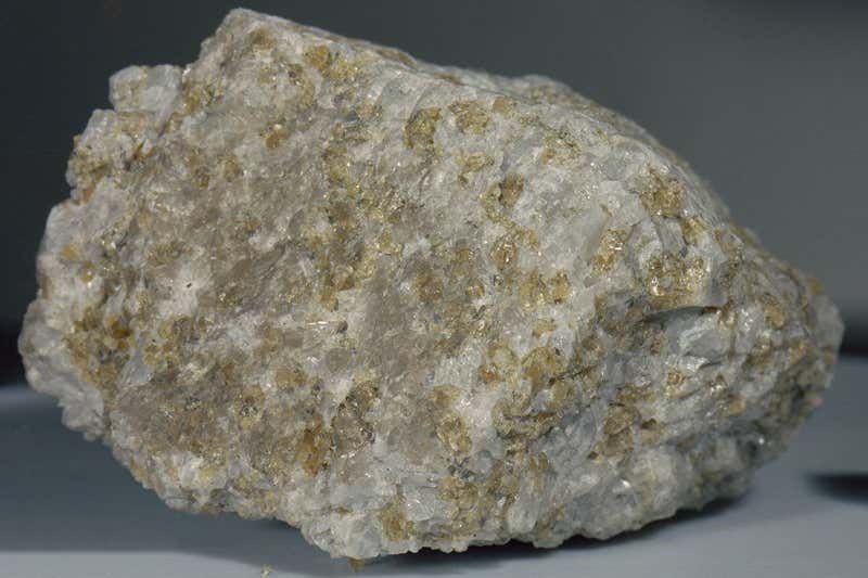 Hình ảnh đá Mặt trăng troctolite 76535. Ảnh: NASA/Johnson Space Center