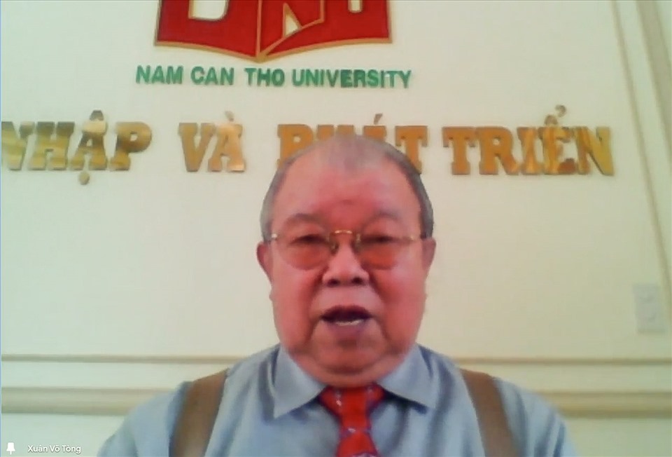 Giáo sư Võ Tòng Xuân dự buổi toạ đàm bằng hình thức trực tuyến.