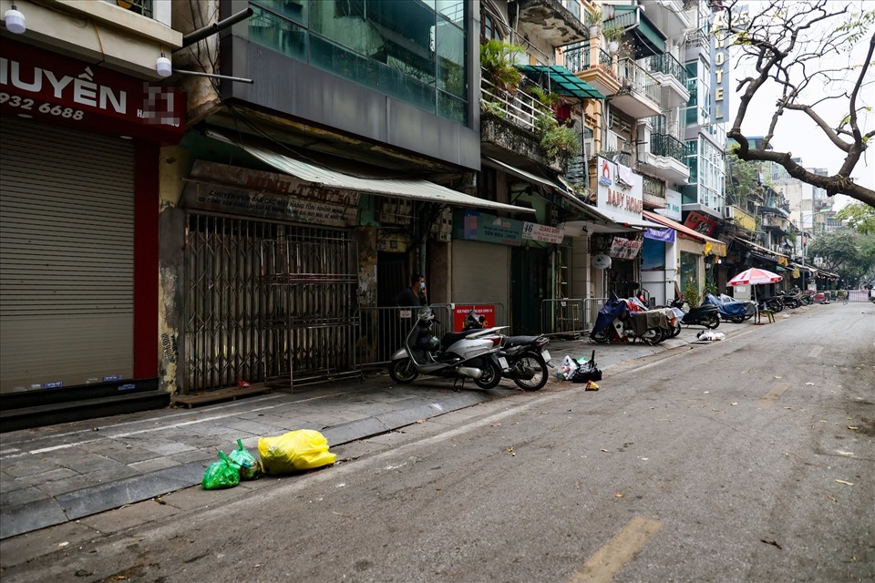 Bên trong khu cách ly có các trường hợp F0 điều trị tại nhà.