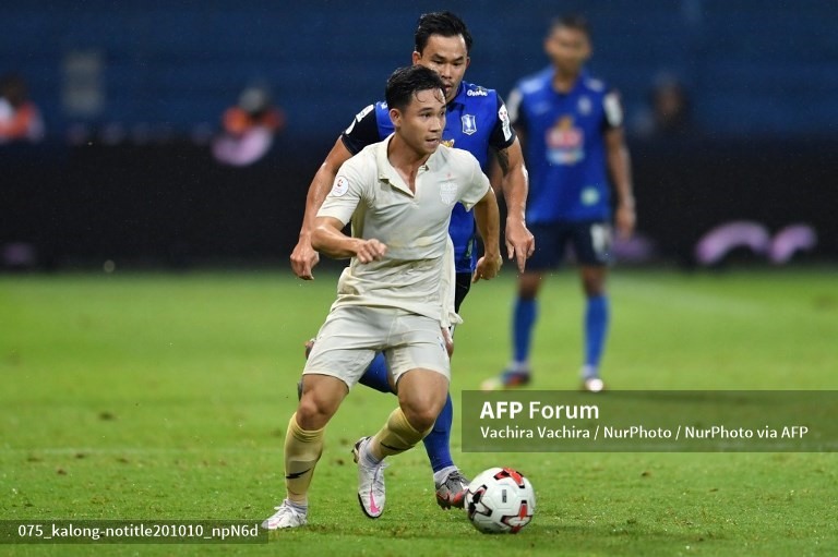 10. Supachok Sarachat (Tiền vệ - Thái Lan): 2 bàn thắng
