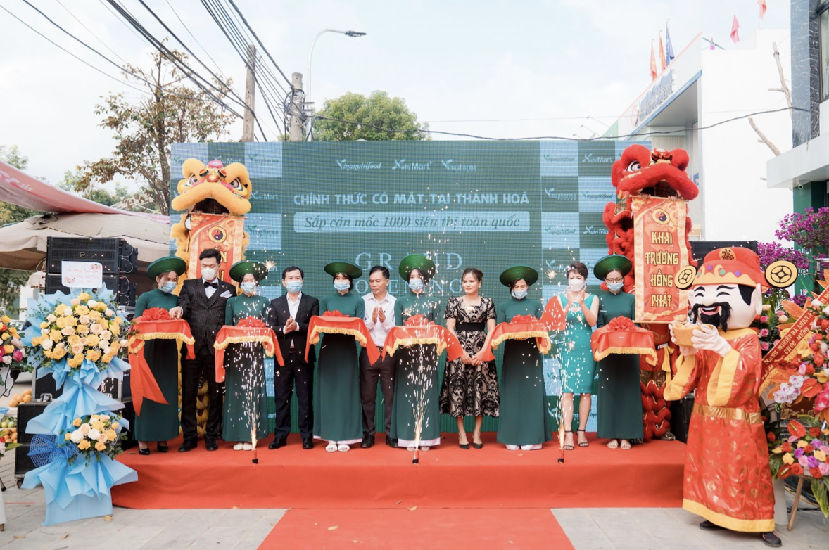 Nutri Mall Thanh Hóa tấp nập khách hàng tham quan mua sắm trong ngày đầu tiên mở bán.