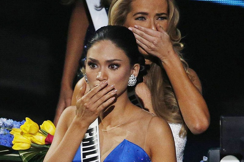 Sự cố trao nhầm vương miện tại Hoa hậu Hoàn vũ 2015.
