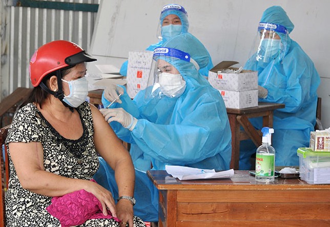 Tỉnh Cà Mau đã tiến hành tiêm vaccine mũi 3 cho đối tượng ưu tiên. Ảnh: camau.gov.vn