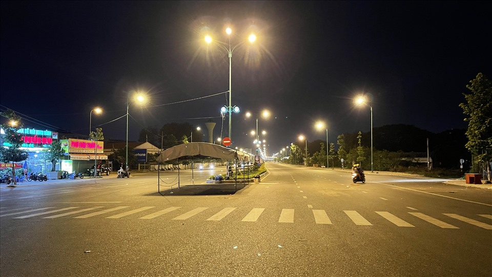 Đại lộ Lê Duẩn, TP.Phan Thiết thông thoáng, không còn chốt chặn đêm 17.12. Ảnh: DT