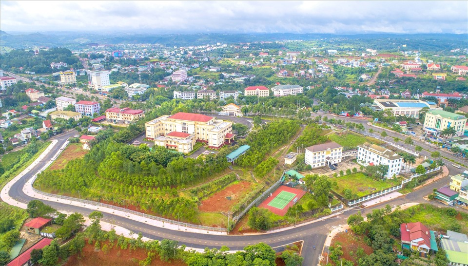 Khoảng 3 năm trở lại đây, nhiều tuyến đường ở thành phố Gia Nghĩa chỉnh trang, nâng cấp, thậm chí mở mới để  tạo sự kết nối liên hoàn cho thành phố trẻ nhất Việt Nam.