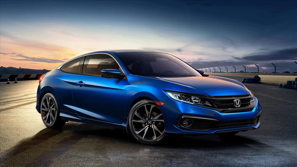 Trong khi đó, Honda Civic đạt 230 xe bán ra tháng 11, ghi nhận mức tăng trưởng 146 xe so với tháng 10.2021, tuy nhiên mẫu xe này vẫn xếp cuối phân khúc. Dự kiến phiên bản mới của Civic sẽ ra mắt khách hàng trong nước vào quý I.2022. Mẫu sedan của Honda có 3 phiên bản tùy chọn. Bên cạnh bản E, G quen thuộc là bản RS lần đầu tiên xuất hiện tại thị trường Việt Nam sử dụng khối động cơ Turbo 1.5L. Mẫu xe này hiện có giá dao động từ 729 - 929 triệu đồng. Ảnh: Honda.