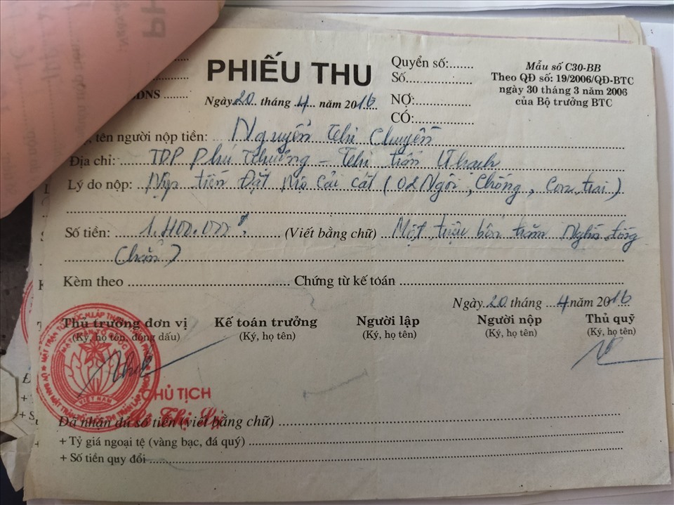 Phiếu xác nhận mua mộ.