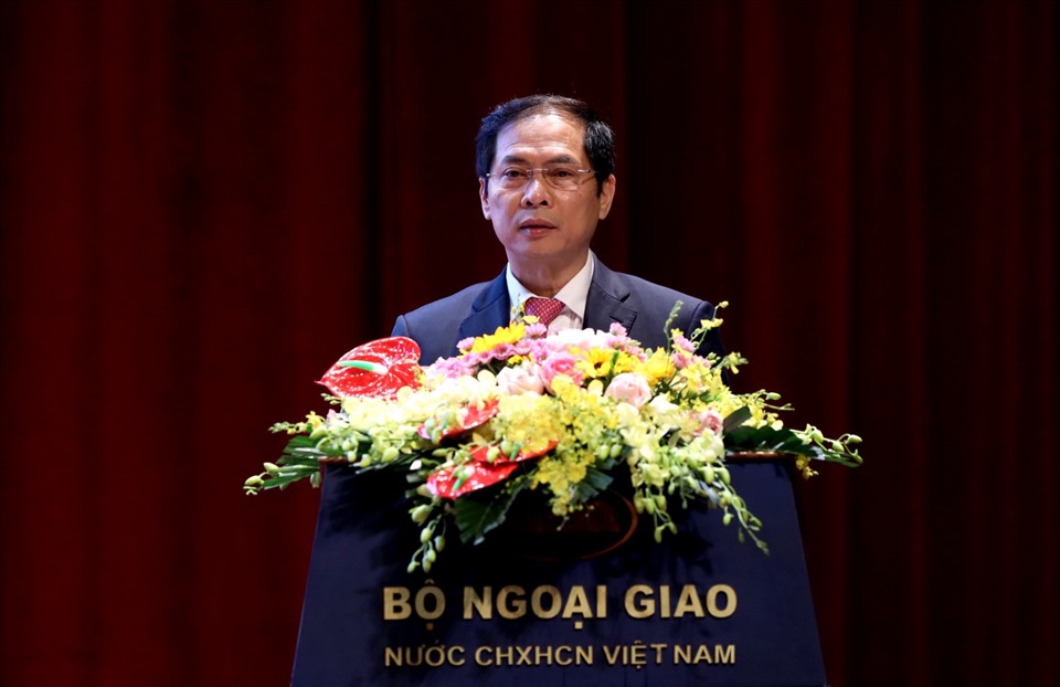 Bộ trưởng Ngoại giao Bùi Thanh Sơn phát biểu tại phiên họp. Ảnh: Hải Nguyễn