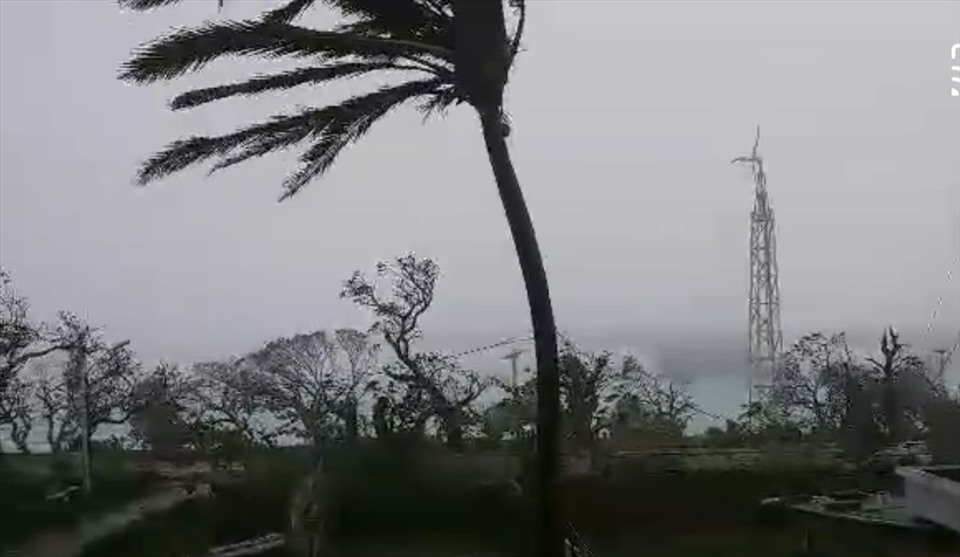 Thời điểm bão số 9 đổ bộ vào xã đảo Song Tử Tây có sức gió cấp 14 giật trên cấp 16. Ảnh: TS