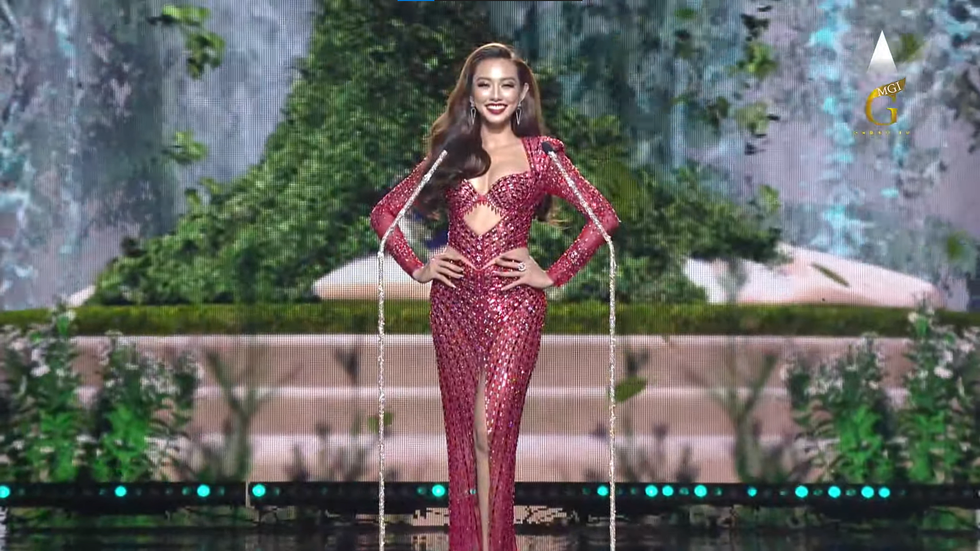 Thuỳ Tiên thay đổi đầm dạ hội ngay trước thềm bán kết Miss Grand International 2021. Ảnh: CMH.