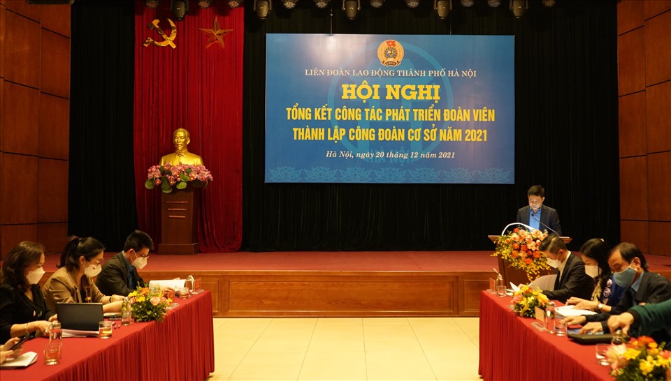 Hội nghị Tổng kết công tác phát triển đoàn viên, thành lập Công đoàn cơ sở năm 2021 của Liên đoàn Lao động thành phố Hà Nội diễn ra chiều 20.12. Ảnh: Mai Quý