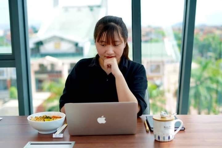 Trong các hội nhóm tìm việc làm thêm tại Hà Nội gần đây đã liên tục đăng tải thông tin tuyển người tham dự hội thảo online.  Ảnh: Chụp màn hình