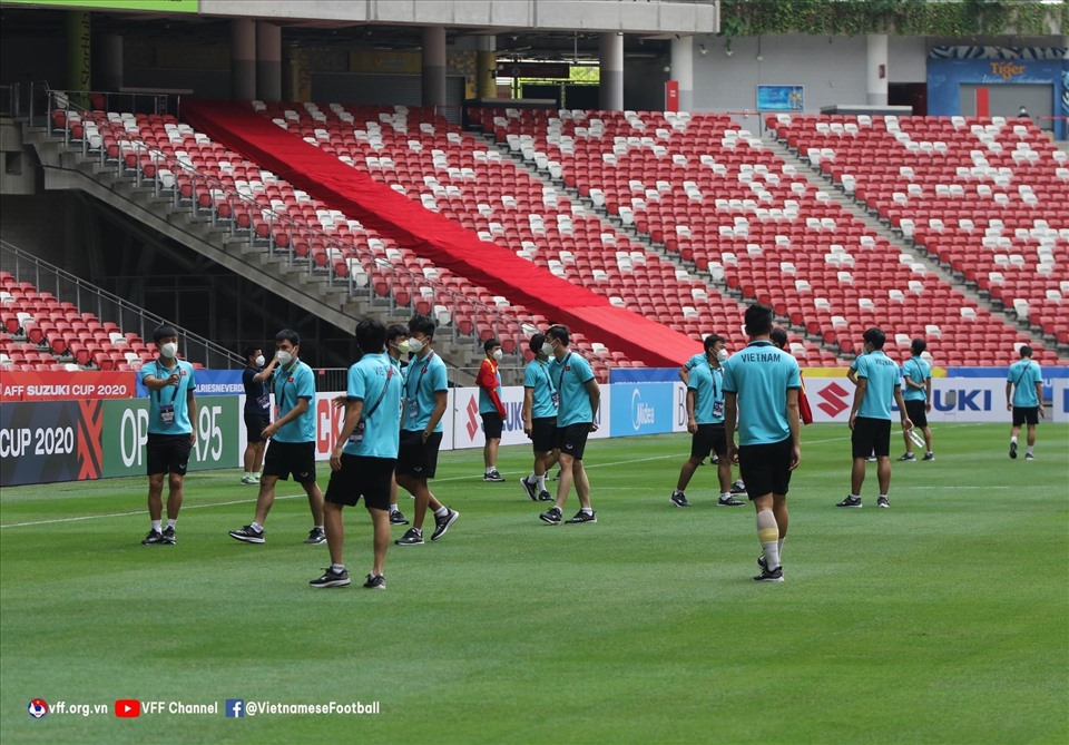 Sáng 20.12, đội tuyển Việt Nam đã tới thăm quan sân vận động quốc gia Singapore - nơi sẽ diễn ra các trận đấu thuộc vòng bán kết AFF Cup 2020. Ảnh: VFF