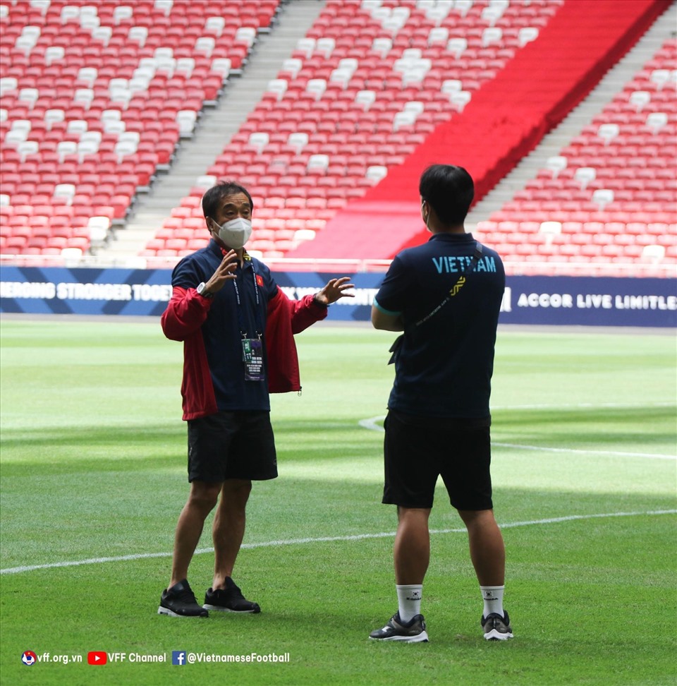 Trợ lý huấn luyện viên Lee Young-jin