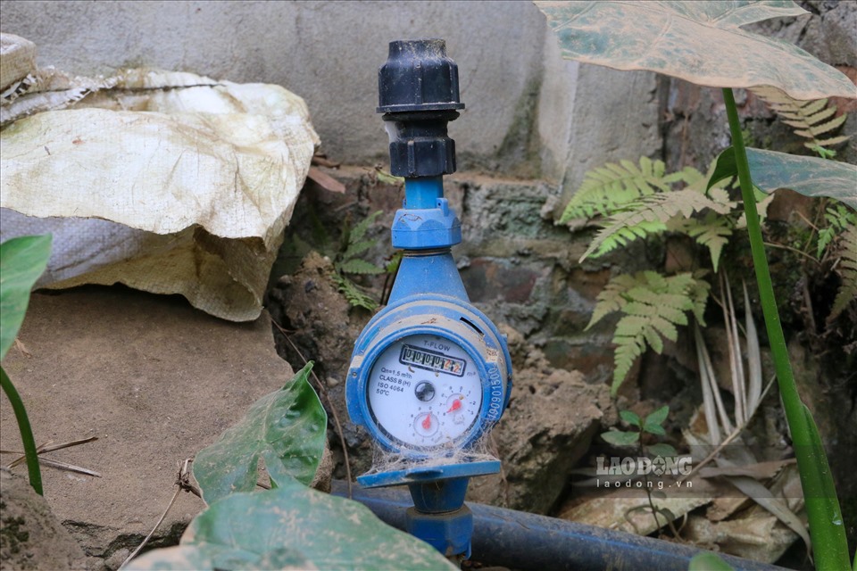 Đồng hồ đo nước của các hộ dân vẫn “để không” trong thời gian qua.