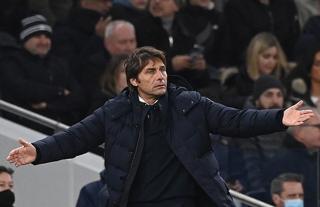 Conte và Tottenham đã bị loại khỏi sân chơi Châu Âu. Ảnh: AFP