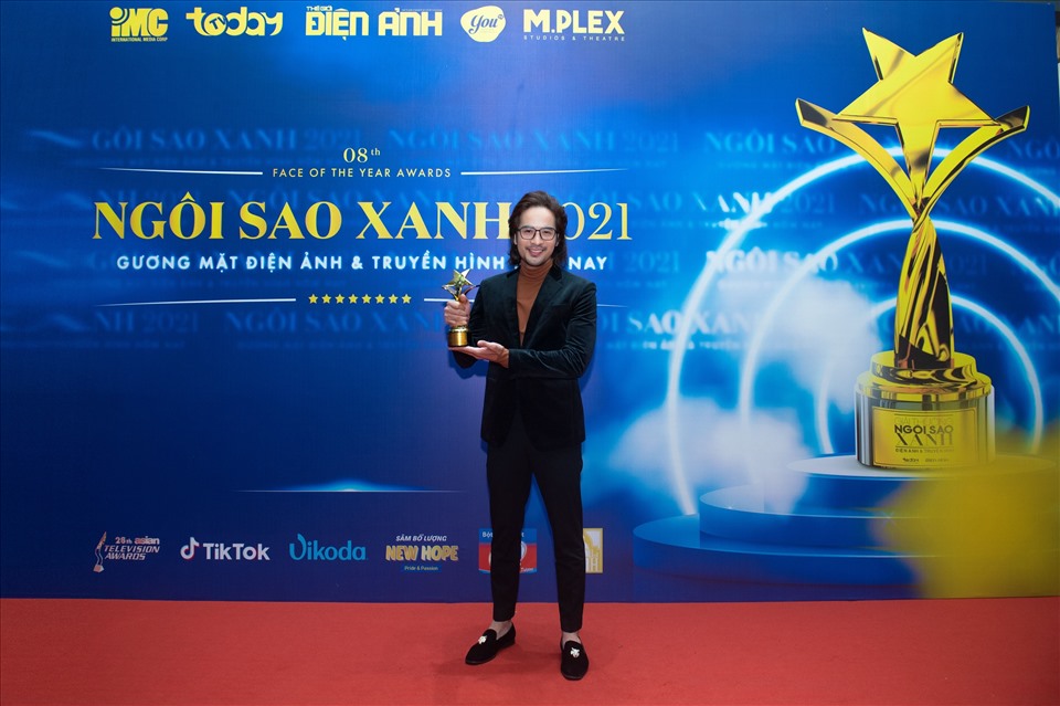Đoàn Minh Tài nhận giải thưởng cúp Ngôi sao xanh