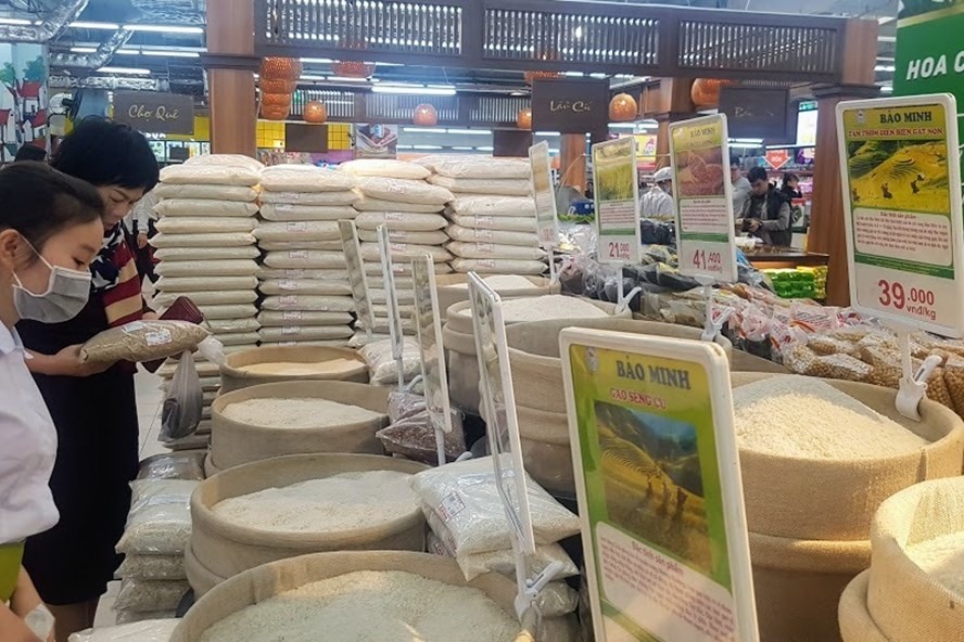 Giá gạo xuất khẩu của Việt Nam giảm thêm 5 USD/tấn. Ảnh: Vũ Long