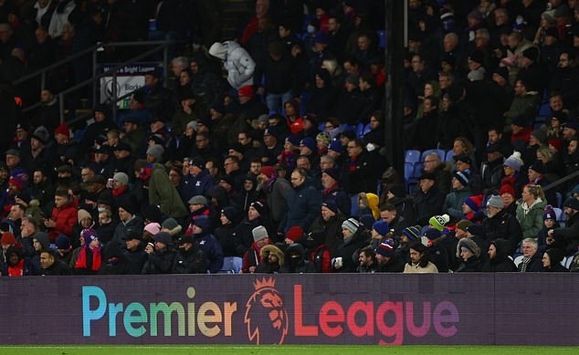 Premier League có thể chứng kiến cảnh khán đài không còn được náo nhiệt như thế này trong vài tháng tới. Ảnh: AFP