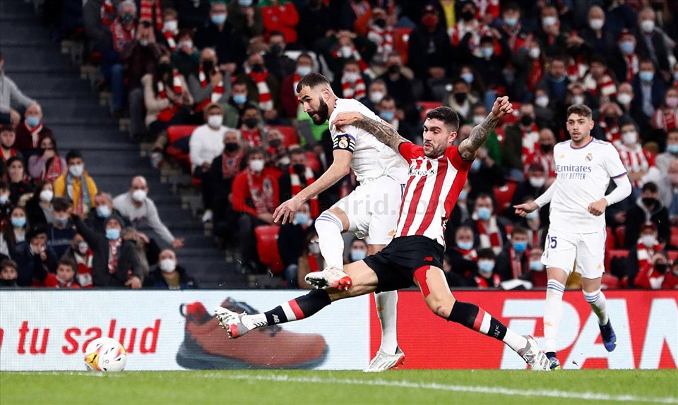 Karim Benzema tỏa sáng, giúp Real Madrid giành chức vô địch lượt đi La Liga. Ảnh: Real Madrid