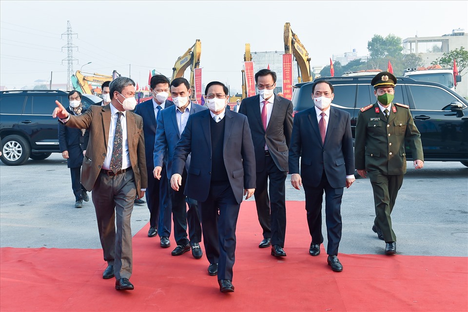 Thủ tướng và các đại biểu tham dự hội nghị.