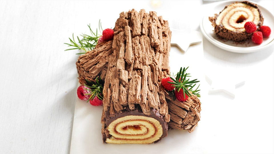Bánh khúc cây Giáng sinh đã trở thành biểu tượng của mùa lễ hội. Chiếc bánh với hình dáng độc đáo và màu sắc sinh động sẽ khiến bạn phải trầm trồ. Hãy xem ảnh về chiếc bánh này để tìm hiểu thêm về lịch sử và ý nghĩa của nó.