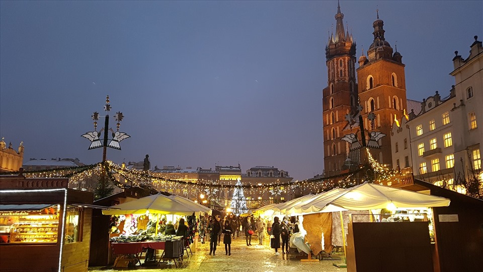 Chợ Giáng sinh Krakow - Ba Lan. Ảnh chụp màn hình