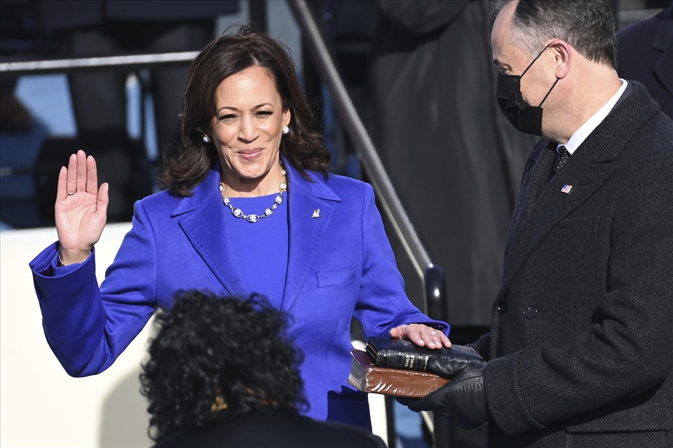 Bà Kamala Harris tuyên thệ nhậm chức Phó Tổng thống Mỹ ngày 20.1.2021. Ảnh: AFP