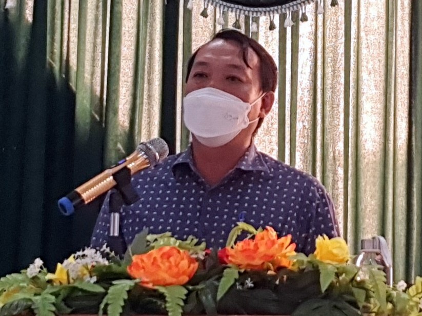 Ông Trần Hải Âu, Phó giám đốc Ban quản lý dự án xây dựng công trình giao thông tỉnh Cà Mau khẳng định trụ T7 lún đến 6,3 m kéo theo toàn bộ các dầm sập. Ảnh: Nhật Hồ