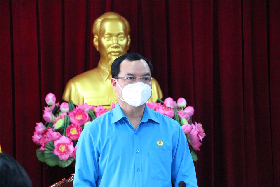 Chủ tịch Tổng LĐLĐVN Nguyễn Đình Khang phát biểu tại buổi làm việc. Ảnh: Hà Anh Chiến