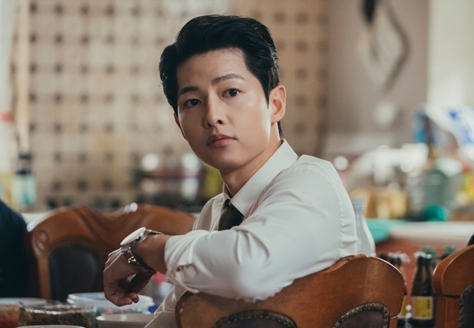 Song Joong Ki gây choáng với bộ đồ tiền tỷ trong phim Vincenzo