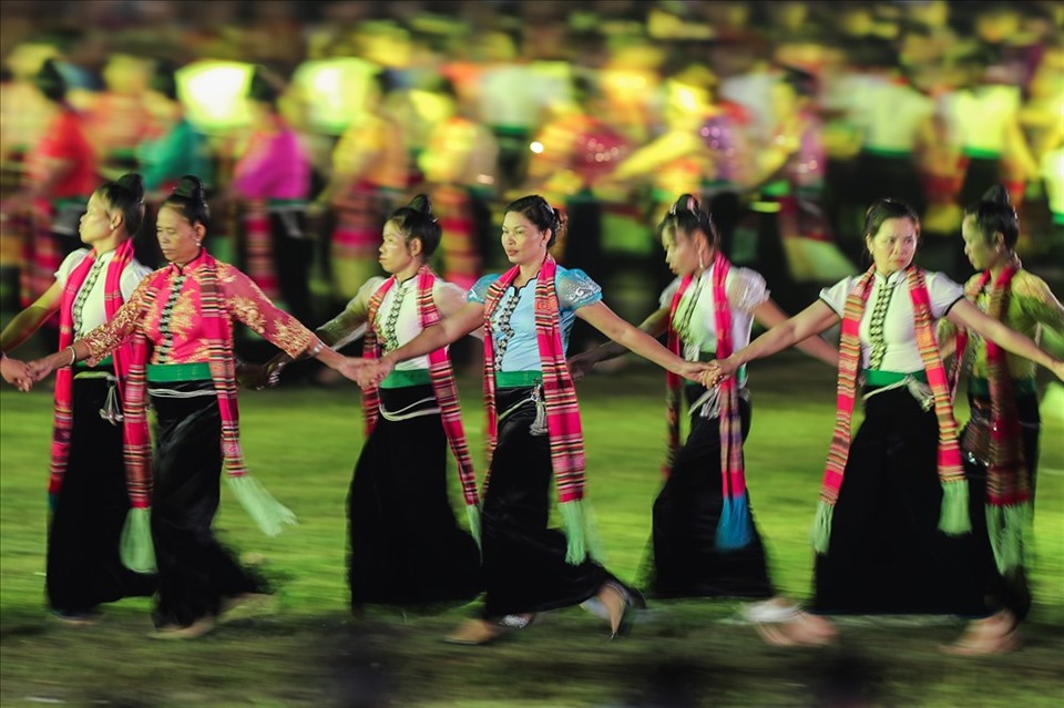 Xoè Thái được UNESCO vinh danh là Di sản văn hoá phi vật thể đại diện nhân loại. Ảnh: Sơn Tùng