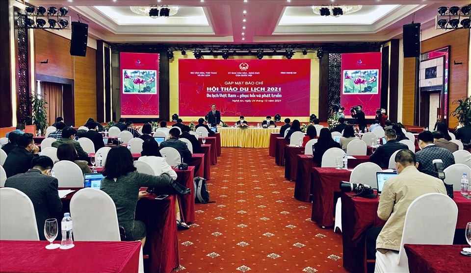 Họp báo về Hội thảo Du lịch năm 2021 với chủ đề “Du lịch Việt Nam – phục hồi và phát triển”. Ảnh: Quang Đại