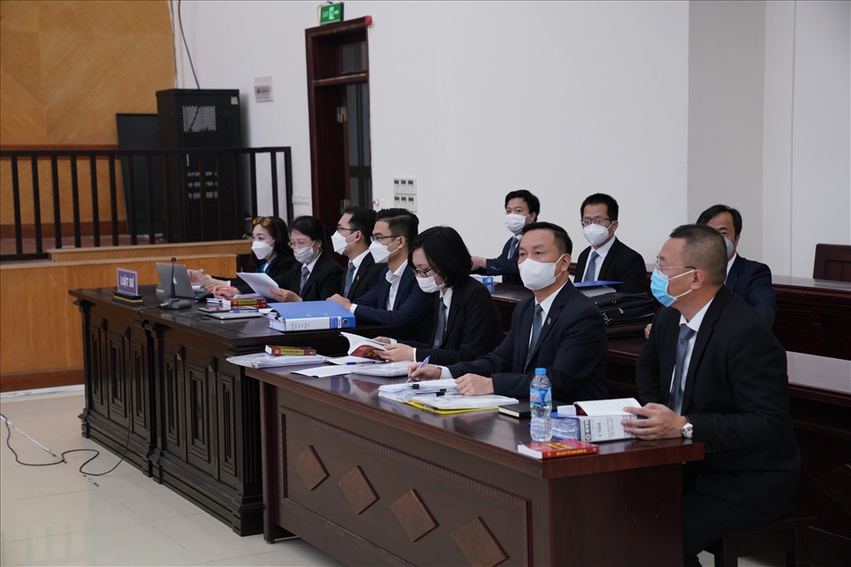 Các luật sư tham gia bào chữa cho các bị cáo trong vụ cấp bằng giả xảy ra tại Đại học Đông Đô. Ảnh: V.D