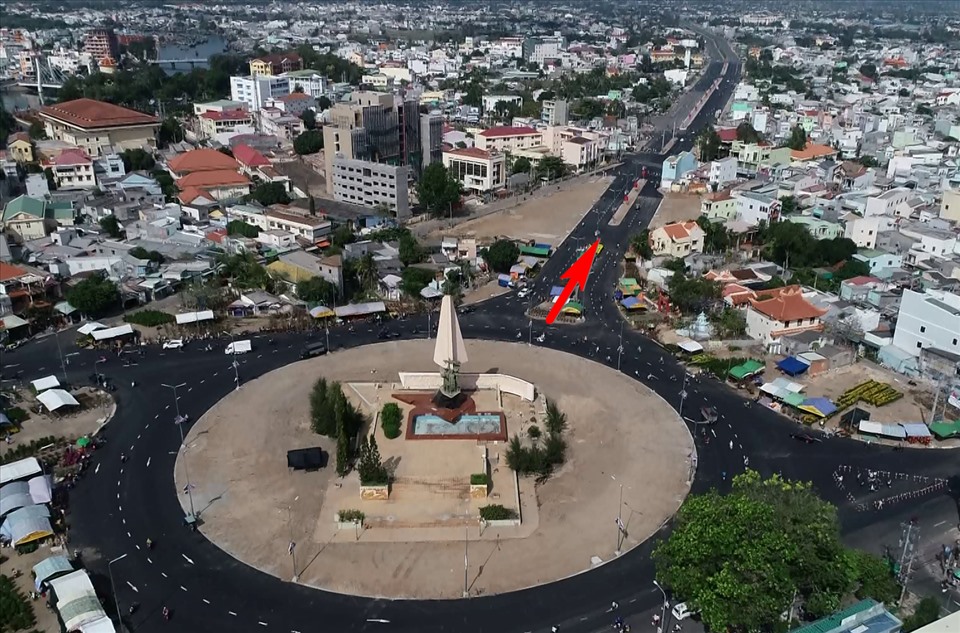 Đại lộ Lê Duẩn (hướng mũi tên đỏ) lúc đang xây dựng năm 2019. Ảnh: CTV