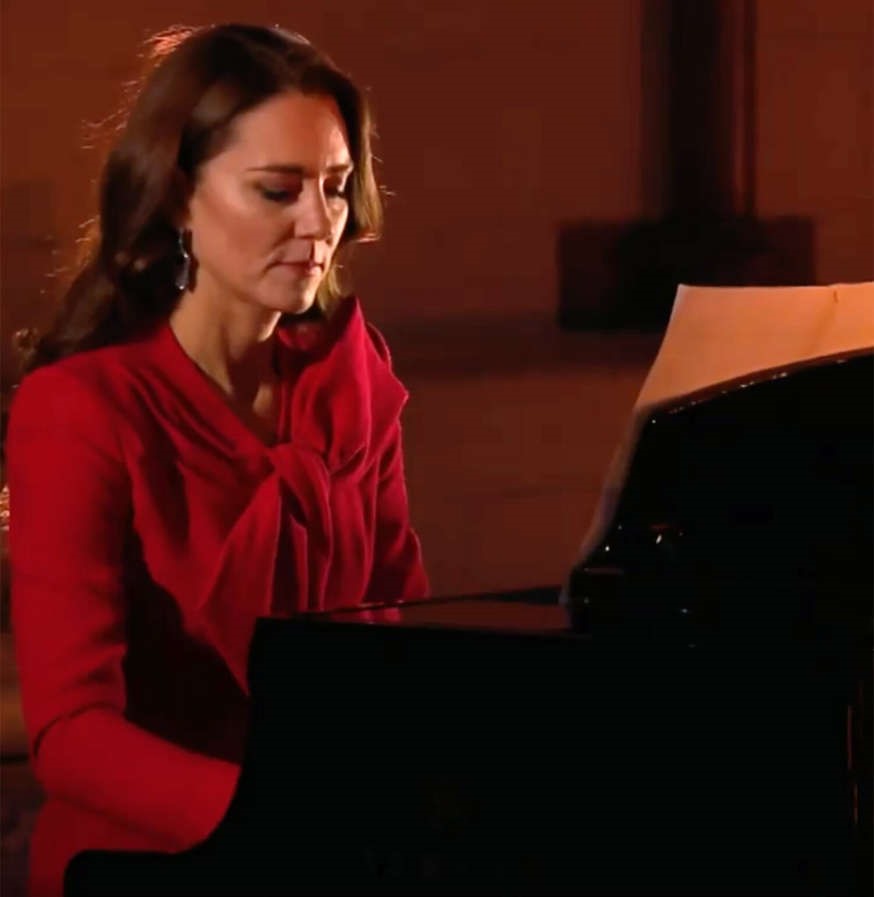 Công nương Kate lần đầu chơi piano công khai. Ảnh: Instagram