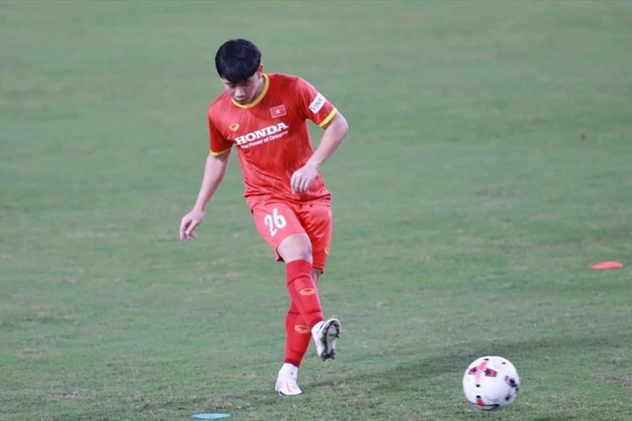 Minh Vương chưa có nhiều cơ hội ra sân thi đấu tại AFF Cup 2020. Ảnh: VFF