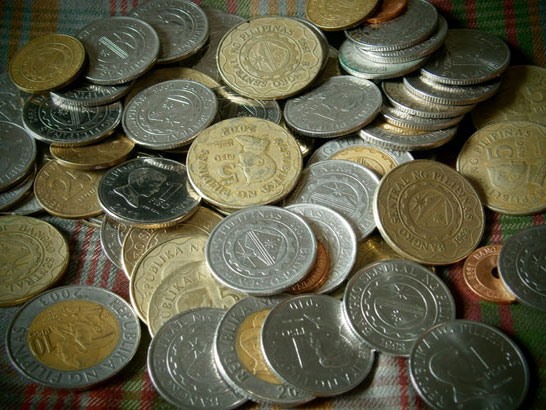 Những đồng xu được người Philippines mang theo trong dịp năm mới để cầu may. Ảnh chụp màn hình