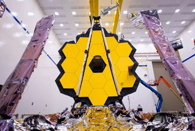 Kính viễn vọng không gian James Webb đã được lắp ráp hoàn chỉnh. Ảnh: NASA