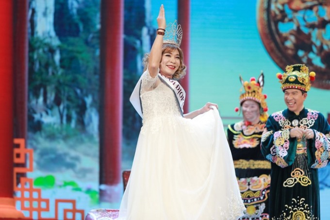 Trong Táo Quân 2018, NSND Công Lý với tạo hình “cô Đẩu” đi thi hoa hậu đã mang lại nhiều tiếng cười cho khán giả. Ảnh: VFC.