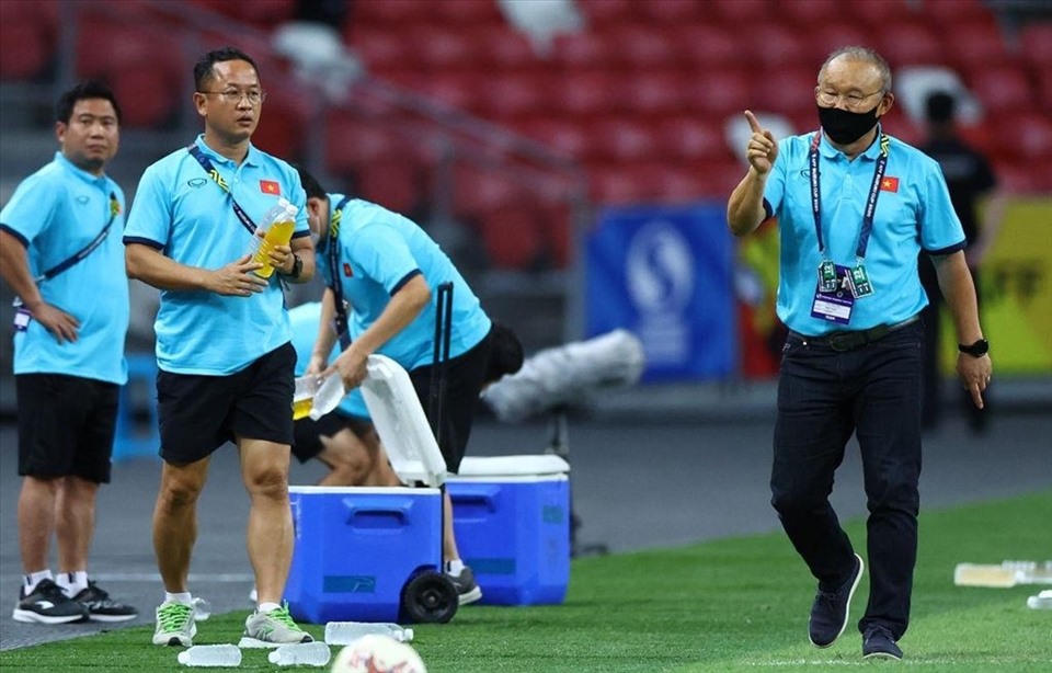 Huấn luyện viên Park Hang-seo sẽ làm tất cả những gì có thể để giúp tuyển Việt Nam lội ngược dòng trước Thái Lan. Ảnh: AFP