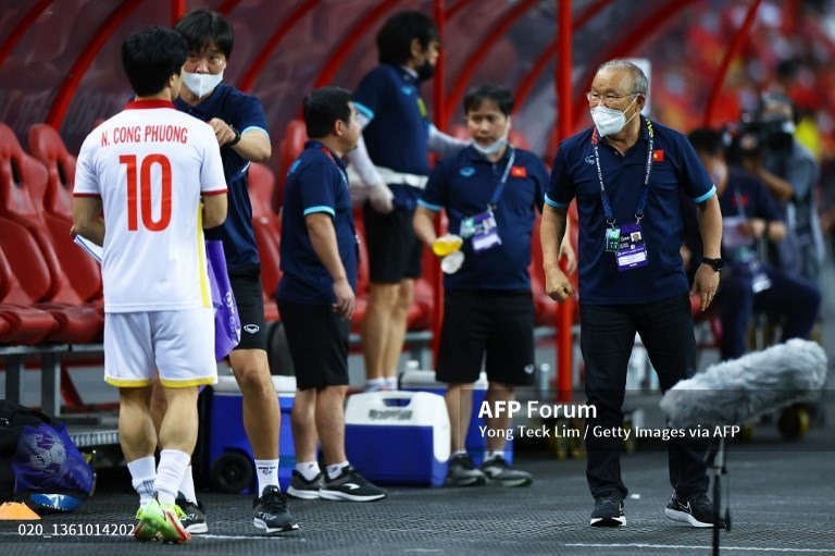 Huấn luyện viên Park Hang-seo tung Công Phượng vào sân trong hiệp 2. Ảnh: AFP