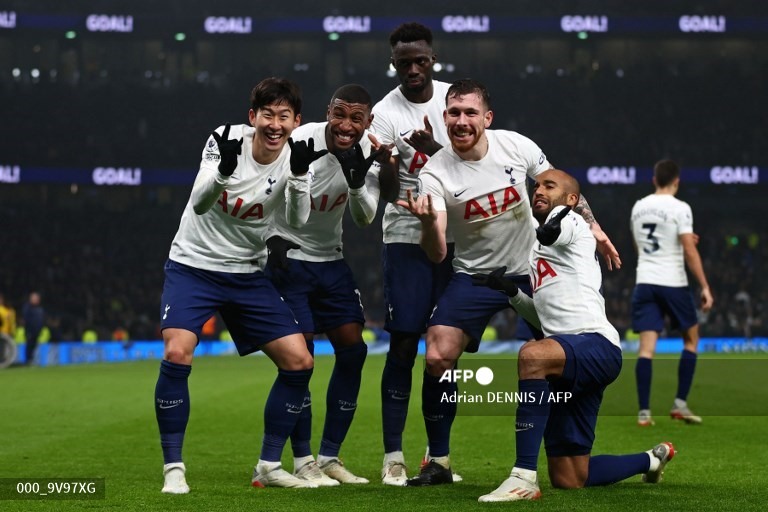 Bởi Tottenham cũng có chiến thắng 3-1 trước Crystal Palace trên sân nhà. Harry Kane, Lucas Moura và Son Heung-min là 3 cầu thủ ghi bàn, giúp Spurs có 29 điểm, vươn lên vị trí thứ 5 và hoàn toàn có thể gây sức ép mạnh mẽ lên Top 4, bởi họ thi đấu ít hơn đến 3 trận.