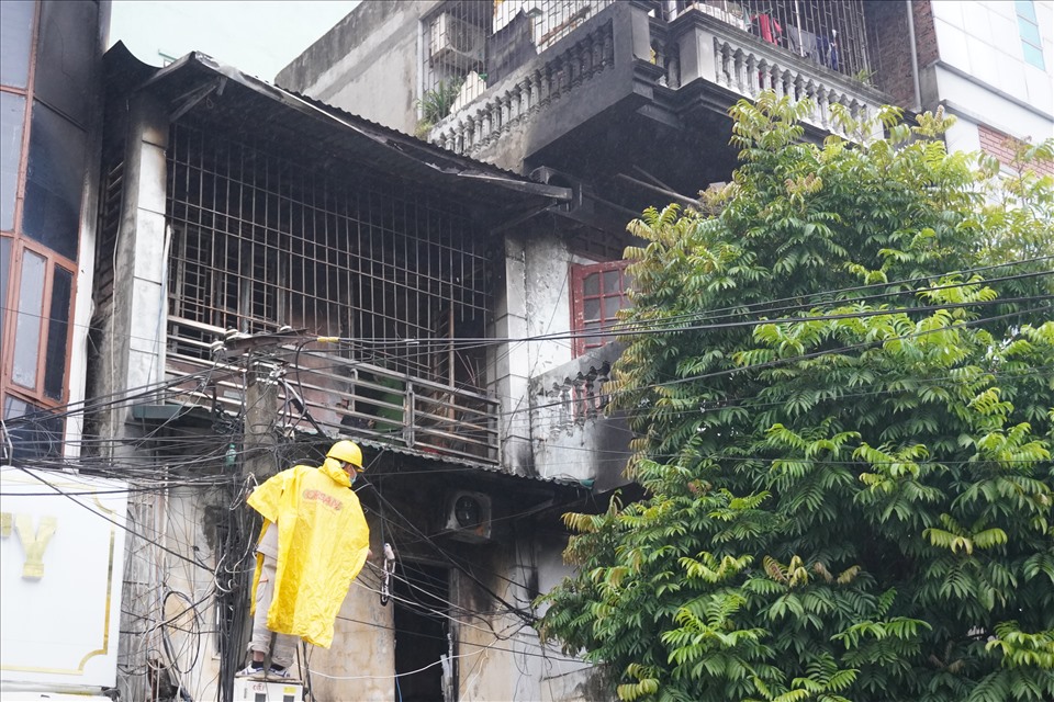 Ngôi nhà bị cháy là cửa hàng bán bể cá cảnh (số 02, đường Triệu Quốc Đạt, phường Lam Sơn, TP. Thanh Hóa). Ảnh: Q.D