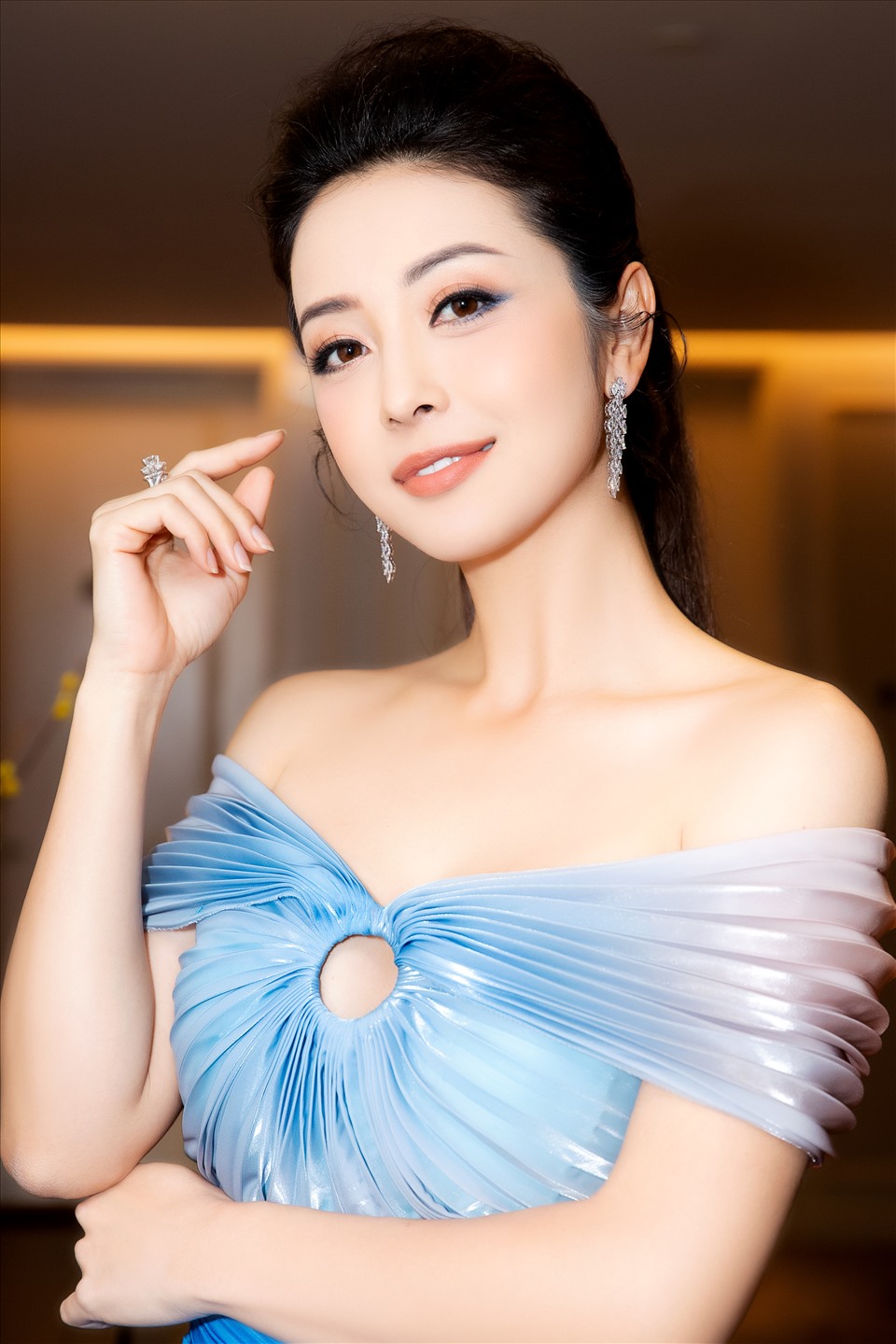 Tính đến thời điểm hiện tại, Jennifer Phạm đã có hơn 13 năm gia nhập showbiz Việt. Trong suốt thời gian tạo dựng hình ảnh cá nhân trong Vbiz, Hoa hậu châu Á tại Mỹ 2006 luôn được đánh giá cao về gu thẩm mỹ, cũng như đời tư được ngưỡng mộ.